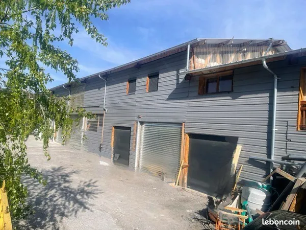Local artisanal ,atelier stockage 160 m2