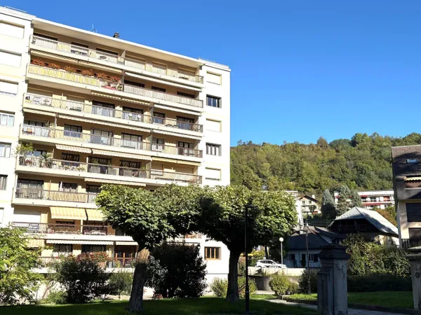 VENTE : appartement de 6 pièces + cuisine (143 m²) avec terrasse, Garage à ALBERTVILLE