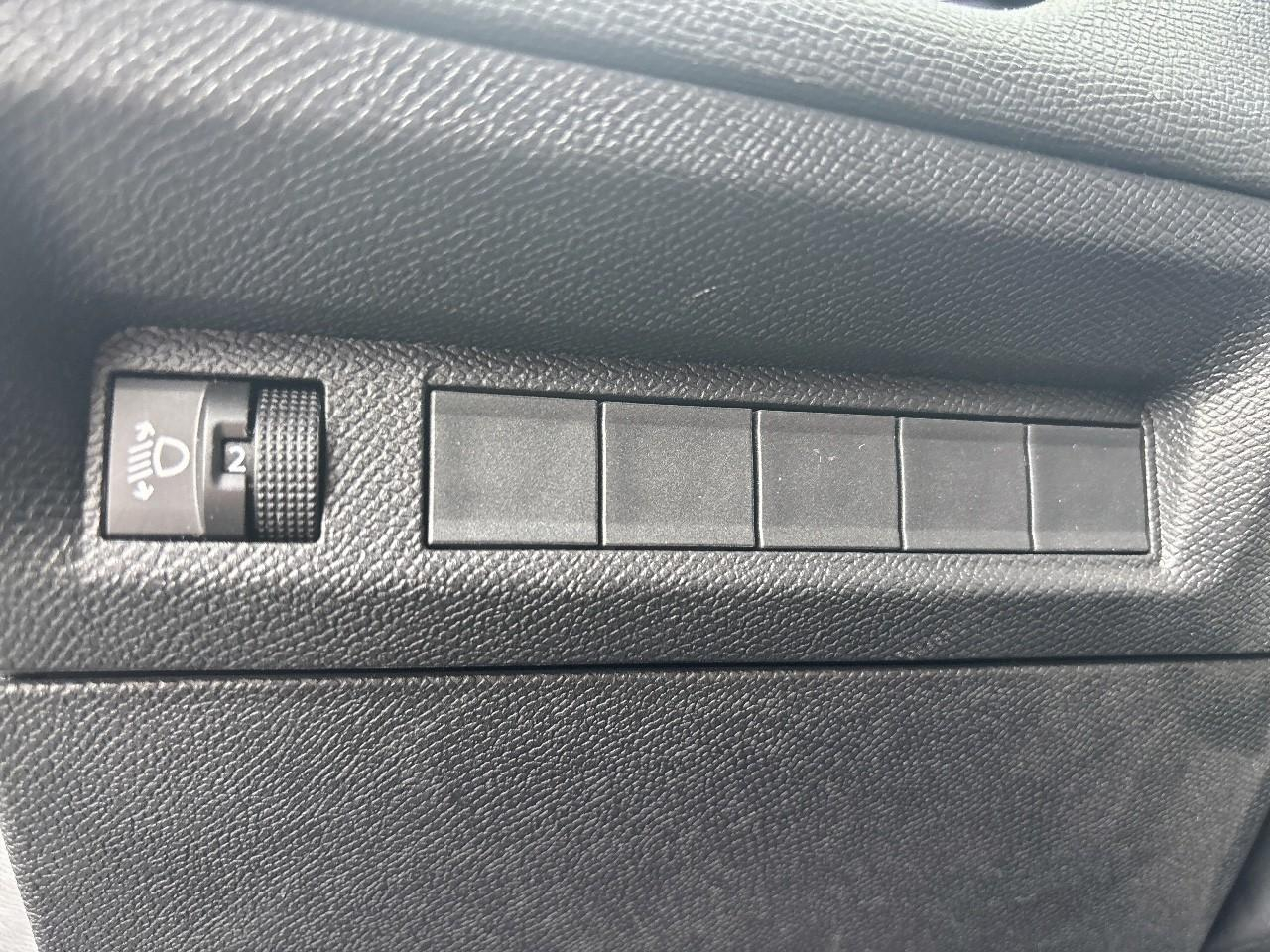 Peugeot 408 1.2 puretech 130ch s&s allure eat8 — photo 20