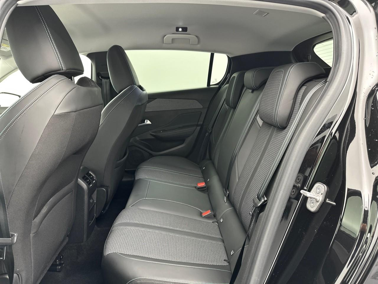 Peugeot 308 hybrid 145 e-dcs6 allure — photo 11