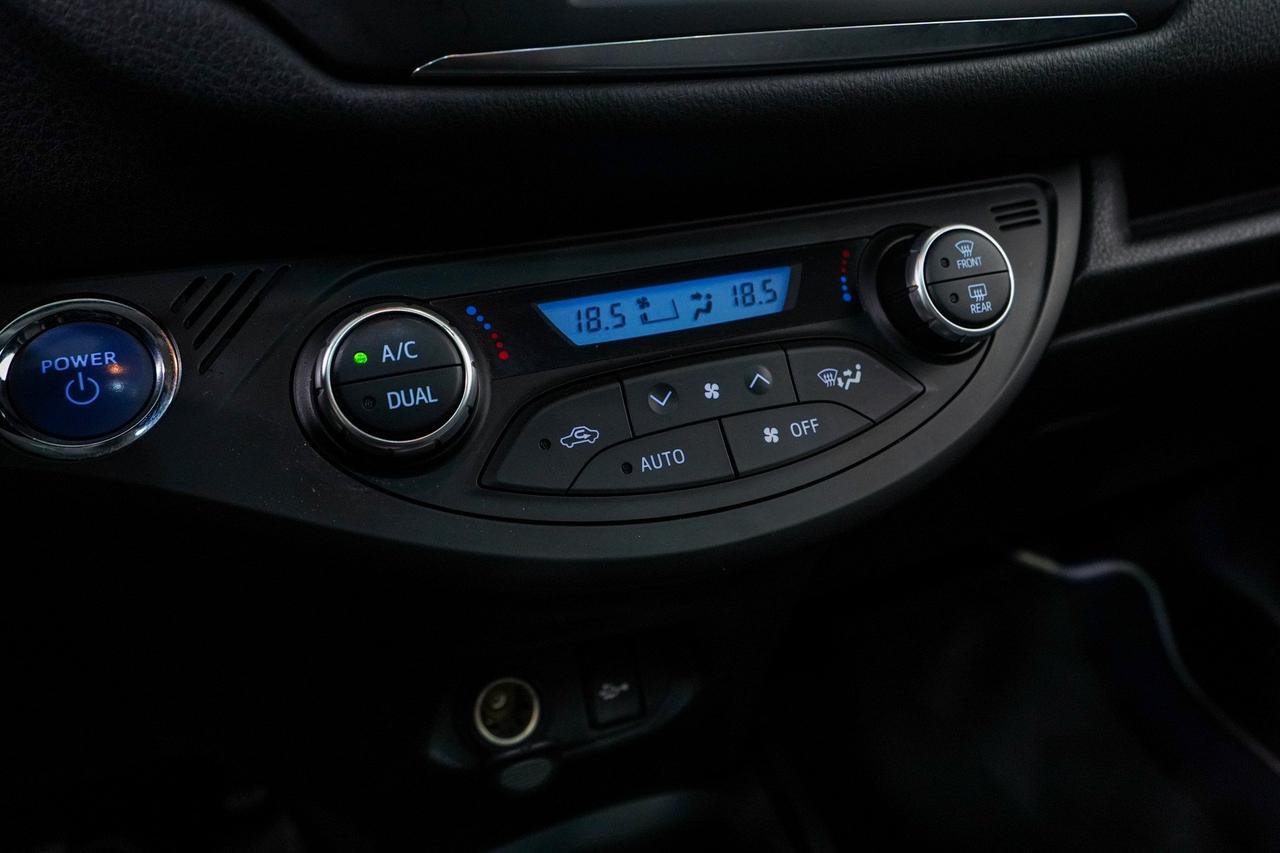 Toyota Yaris 3 — photo 27