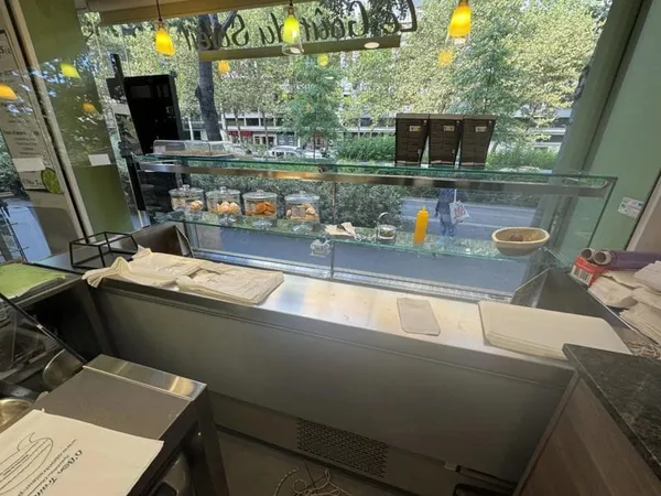 PARIS 12 - FONDS DE COMMERCE TRAITEUR - EMPLACEMENT RECHERCHÉ - 46 M²