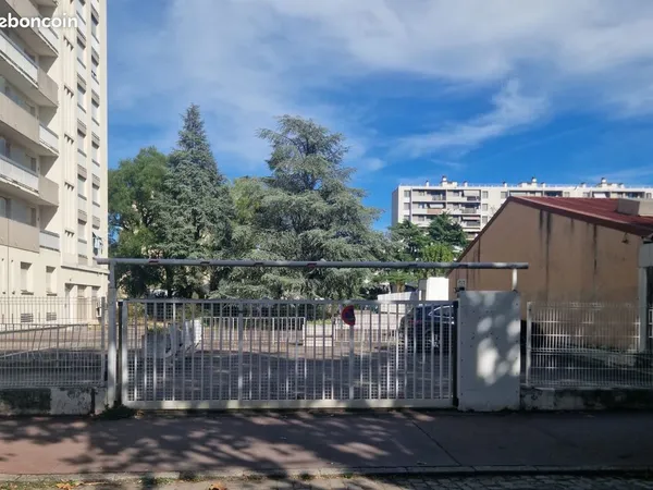 Place de Parking sécurisé