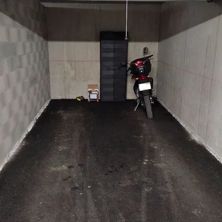 Emplacement Moto sécurisé en Box fermé + Casier - Annecy-le-Vieux (Secteur Campus)