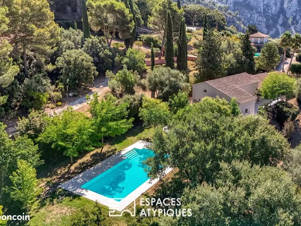 Propriété 9 pièces 260 m²