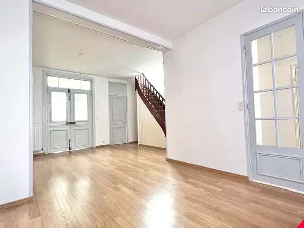 Maison de 141 m2 avec 5 chambres, garage, cave et jardin à Lille Saint-Maurice Pellevoisin