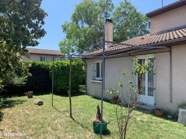Saint Privat .Pavillon avec jardin