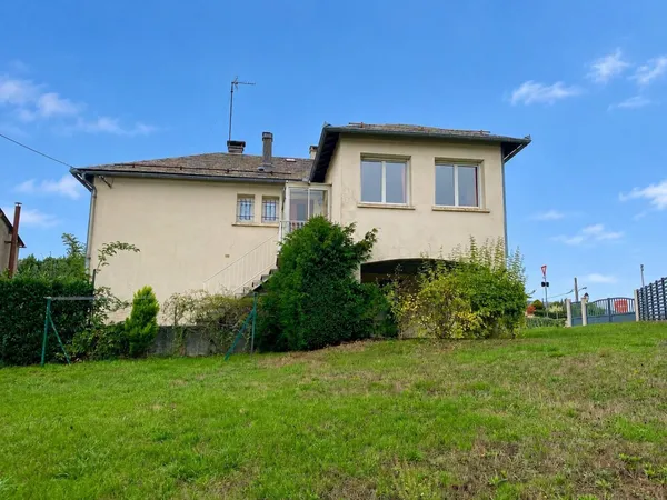 Maison individuelle avec ASCENSEUR, garage et terrain attenant