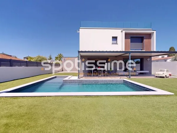 AGDE- Exceptionnelle villa d'architecte de 2023 au pied du Mont St Loup