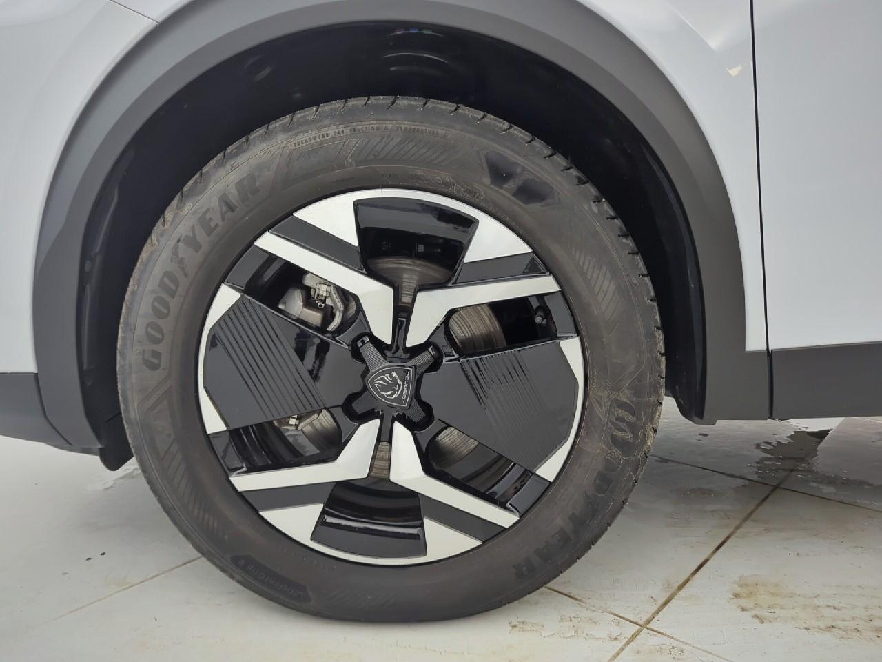 Peugeot 2008 hybrid 145 ch e-dcs6 allure — photo 29