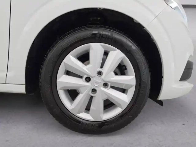 Dacia Sandero sce 65 — photo 302