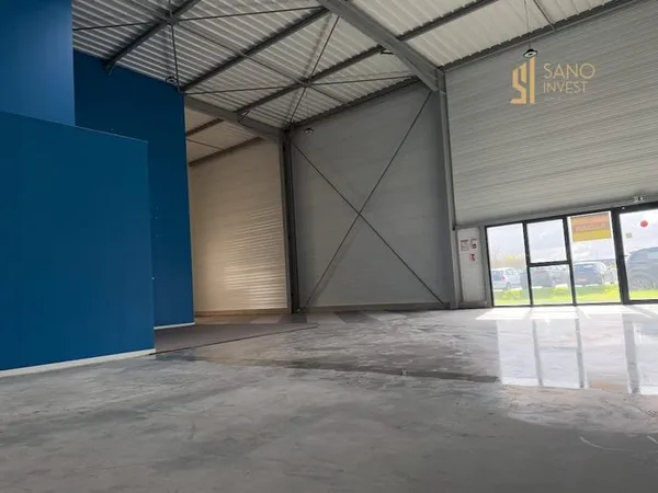 Local commercial 3 pièces 316 m²