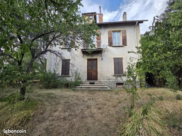 Maison 8 pièces 200 m²