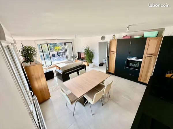 Appartement T4 avec grande terrasse en dernier étage