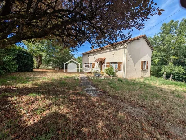 Ensemble immobilier à la campagne