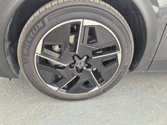 Peugeot 408 phev 225 e-eat8 — photo 11