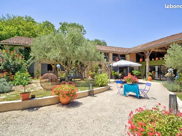 Maison 7 pièces 270 m²