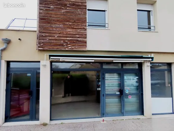 Local commercial 183 m² Montoison