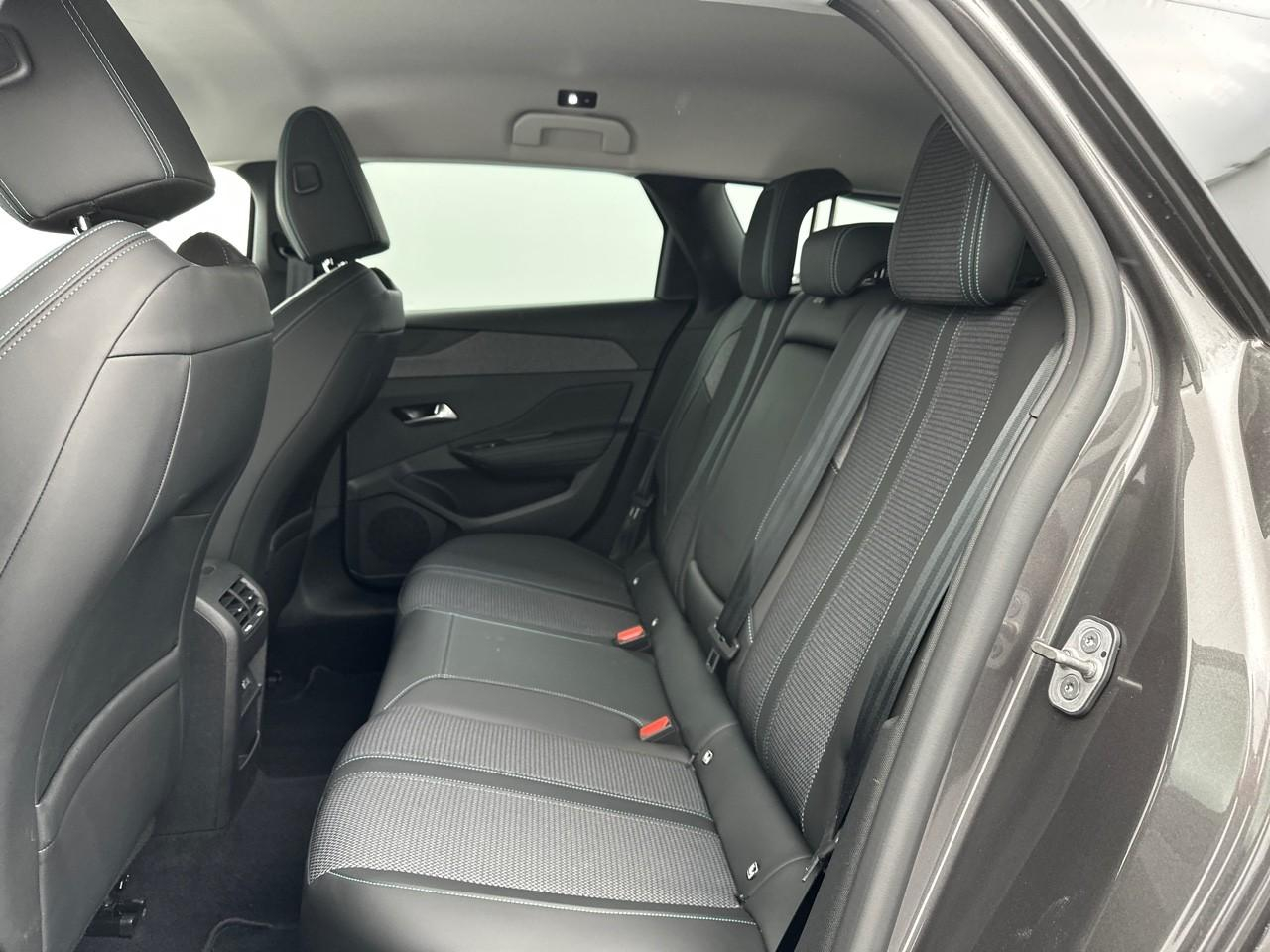 Peugeot 308 sw puretech 130ch s&s eat8 allure pack — photo 12
