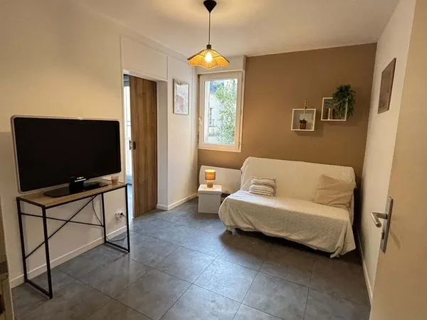 T2 meublé rénové 29M2 - place Plumereau Tours centre