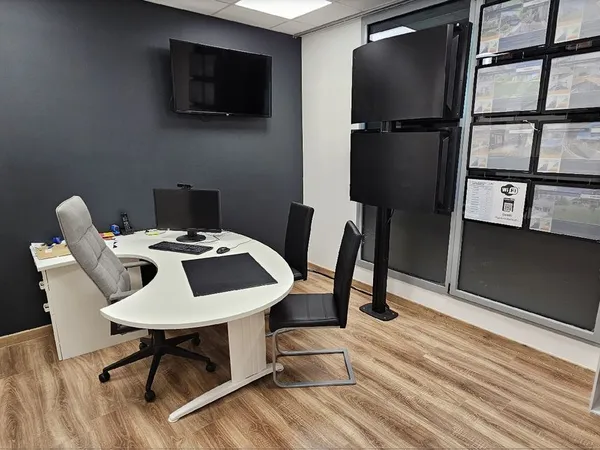 Bureau privé avec accès aux espaces communs