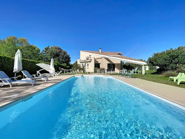 Maison 8 pièces 240 m²