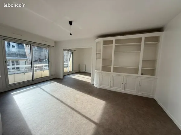NANTES CANCLAUX, RUE GUICHEN, APPARTEMENT T4 81 m2 LOGGIAS GARAGE