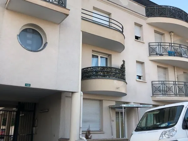 Studio meublé et place de parking