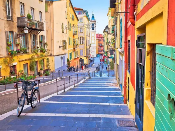 LOCAL D'ANGLE - VIEUX-NICE - DROIT AU BAIL