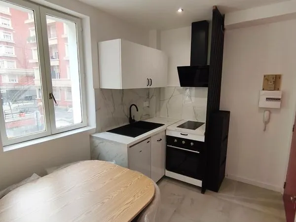 Ivry-sur-Seine - T2 30 m² entièrement rénové, meublé + cave 3 m² - Métro ligne 7