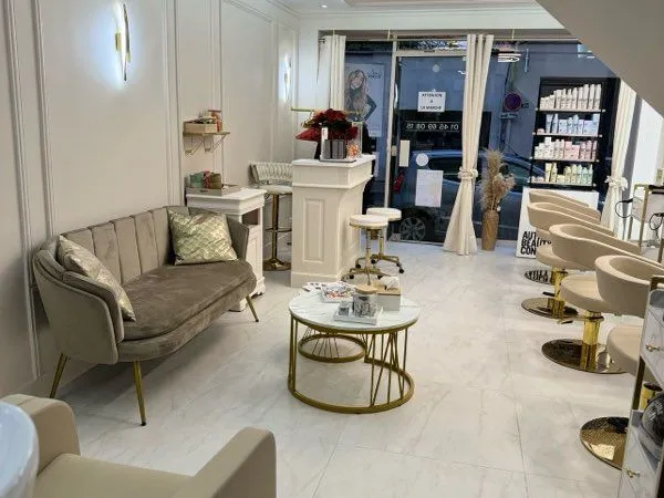 Salon de coiffure premium loyer tres avantageux , entièrement rénové avec des matériaux de qualité e