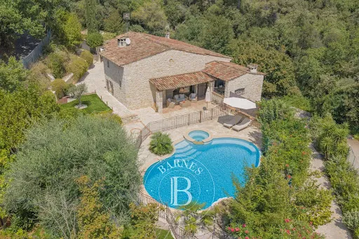 Maison 11 pièces 417 m²