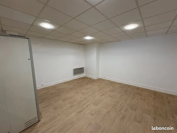 Boutique 52 m² ST MANDE