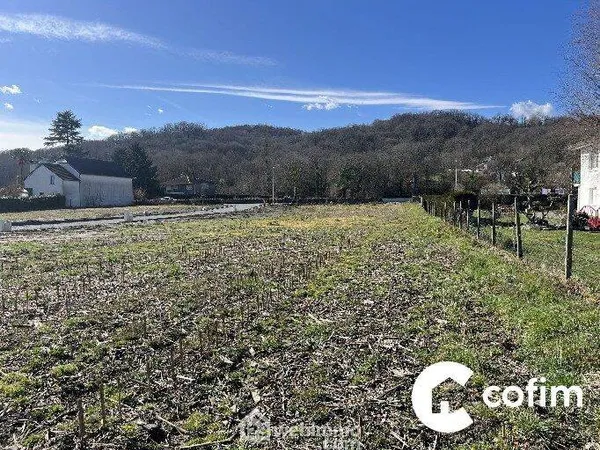 Terrain constructible 705 m²