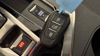Peugeot 3008 HYBRID 225ch Allure Pack e-EAT8 — photo 16