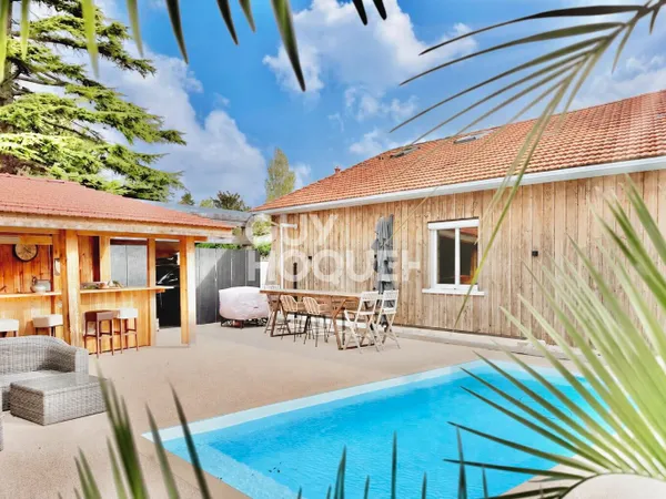 Belle villa familiale avec piscine et 6 chambres, à deux pas de la plage de La Hume