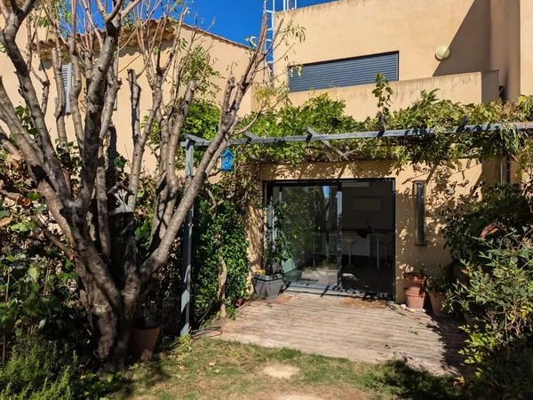 Aix-en-Provence : Duplex d'environ 63 m2 avec jardin et stat