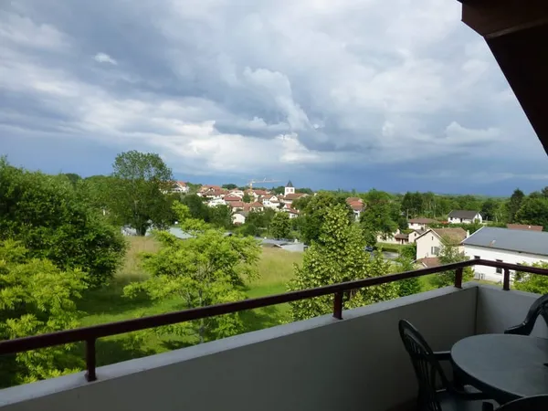 APPARTEMENT DERNIER ETAGE CHEVRY - 3 pièce(s) - 70 m2
