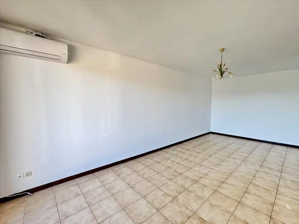 F2 residence sécurisée avec gd balcon et parking