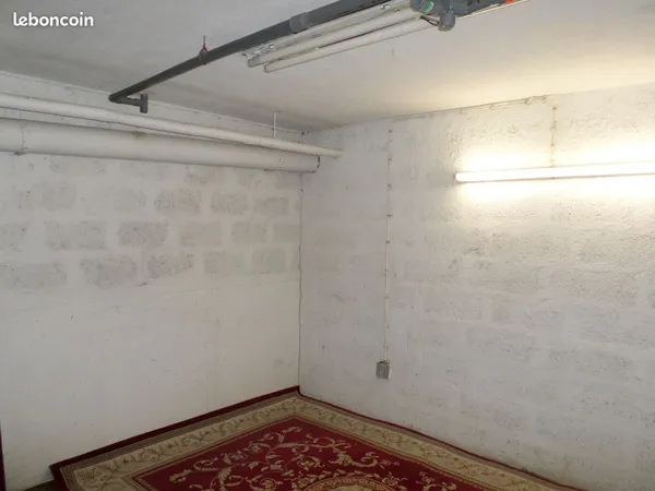 Caen Local sécurisé 12 m2 près de la Place Courtonne