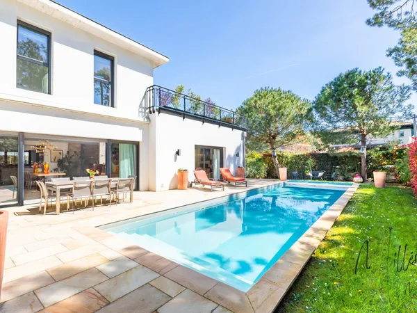 CHIBERTA, CONTEMPORAINE AVEC PISCINE