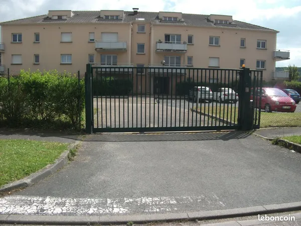 Tres beau f2 bis gravigny dans residence securisante et calme parfait etat