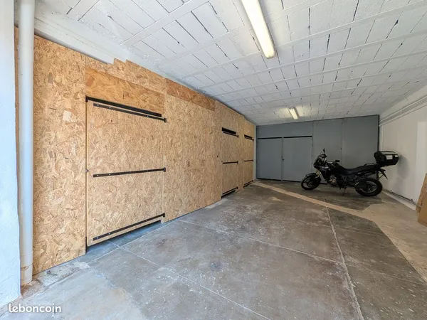 Location 1 place parking pour votre moto dans local fermée