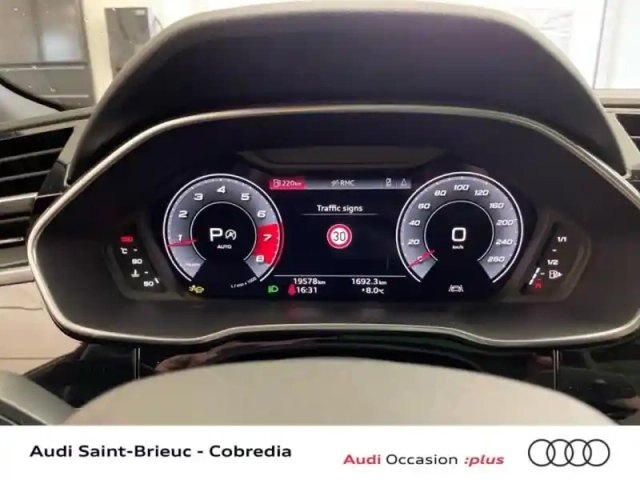 Audi Q3 35 tfsi 150ch s line plus s tronic 7 — photo 10