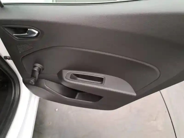 Renault Clio blue dci 100 - 21n — photo 22
