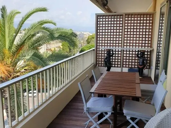 2 pièces avec terrasse de 15m2 et garage