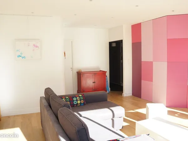 Lumineux T3 meublé de 70 m² avec parking privé - Superbe vue sur les ramblas