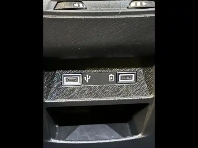 Peugeot 308 1.2 puretech 130ch s&amp;s allure pack — photo 12