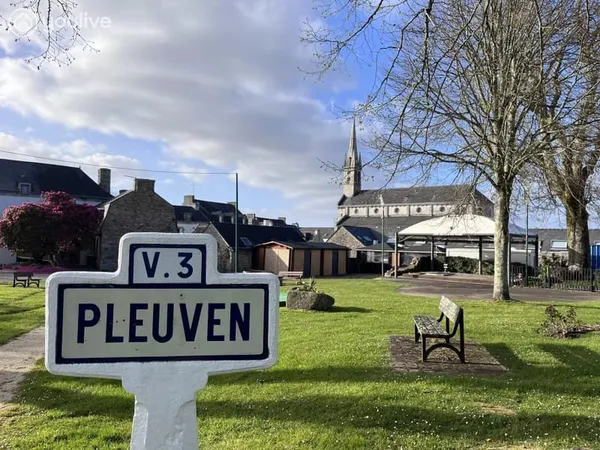 LOCAL D'ACTIVITÉ 108 m² - EMPLACEMENT N°1 AU CŒUR DE PLEUVEN