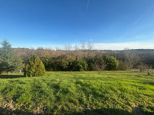 MERVILLA, magnifique terrain de 1684 m² avec vue dégagée